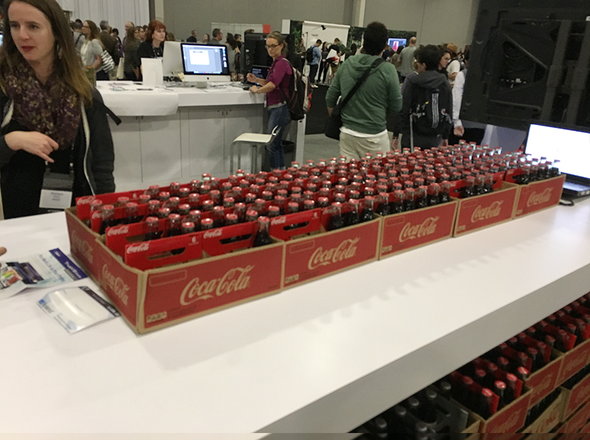 Botellas de Coca-Cola en Adobe Max